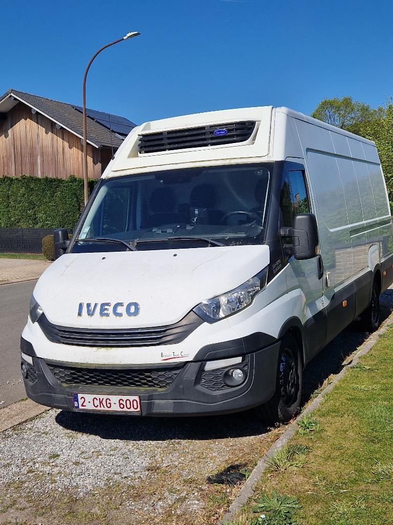 IVECO 35S18 met koeling, 4 deurs, Stof, Iveco, Wit