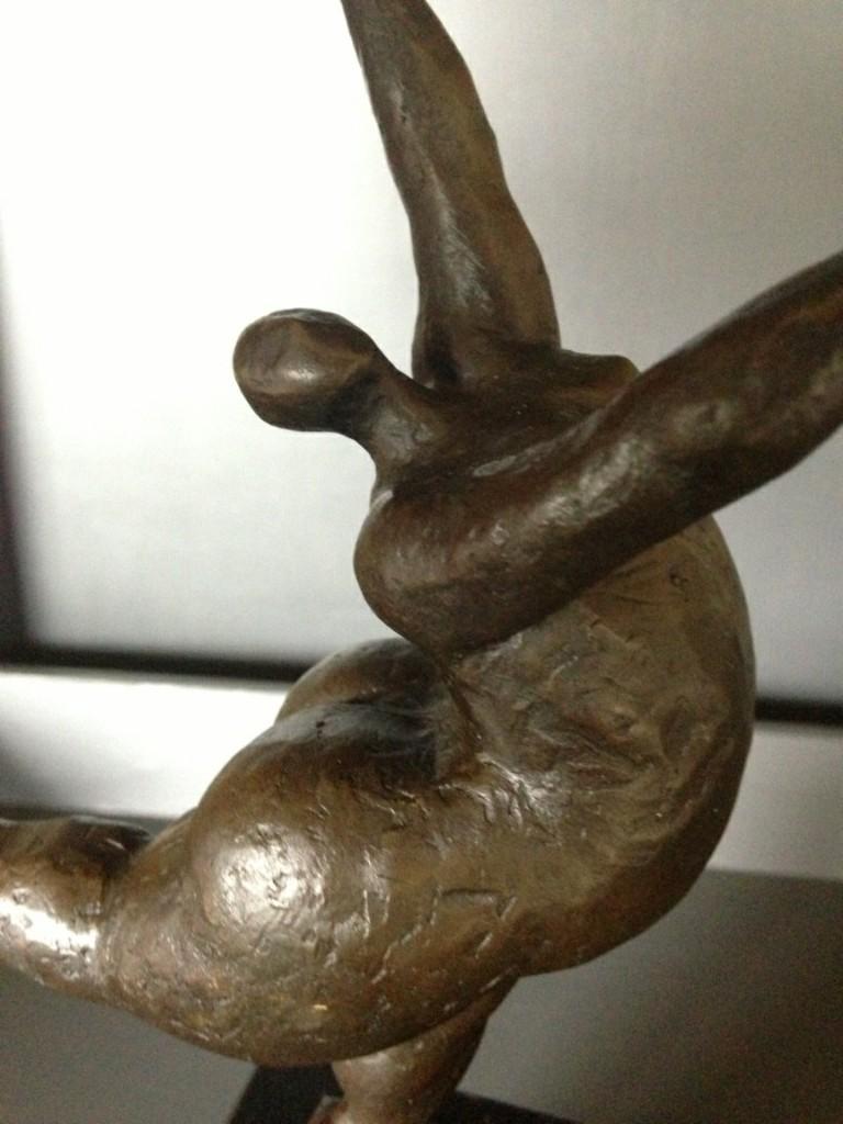 Bronzen dansende vrolijke dikke dame. Milo/stempel brons, Ophalen of Verzenden, Brons, Beeld