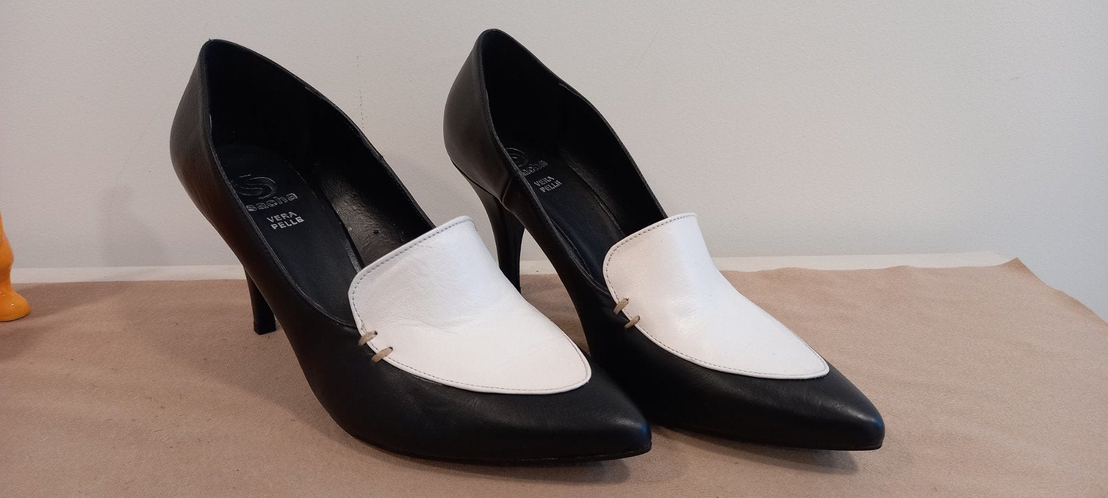 Donkerblauwe schoenen met wit accent, Pumps, Blauw, Nieuw, Ophalen of Verzenden