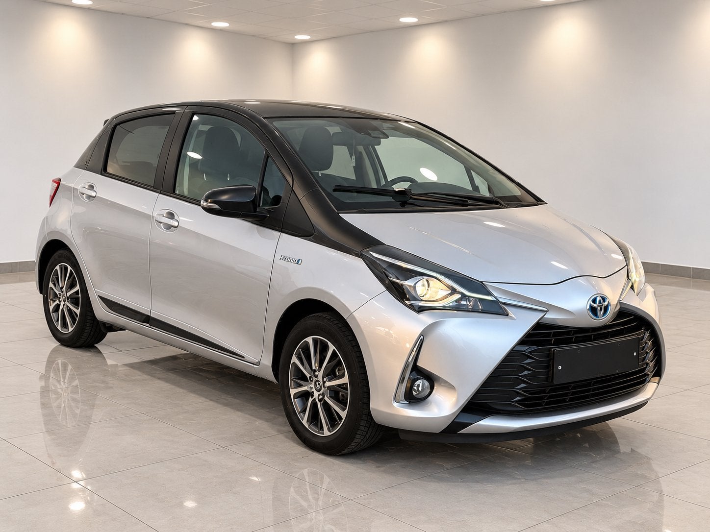 Toyota Yaris Hybride 1.5 VVT-i *Y20 Edition* Navi*Camera*, Auto's, Stof, 4 cilinders, 5 zetels, Bluetooth