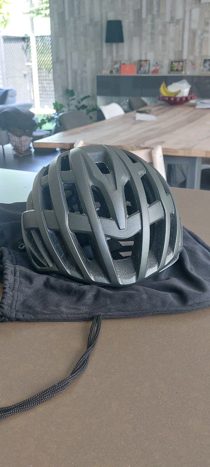 Kask Valegro, zeer lichte zomerhelm, Ophalen