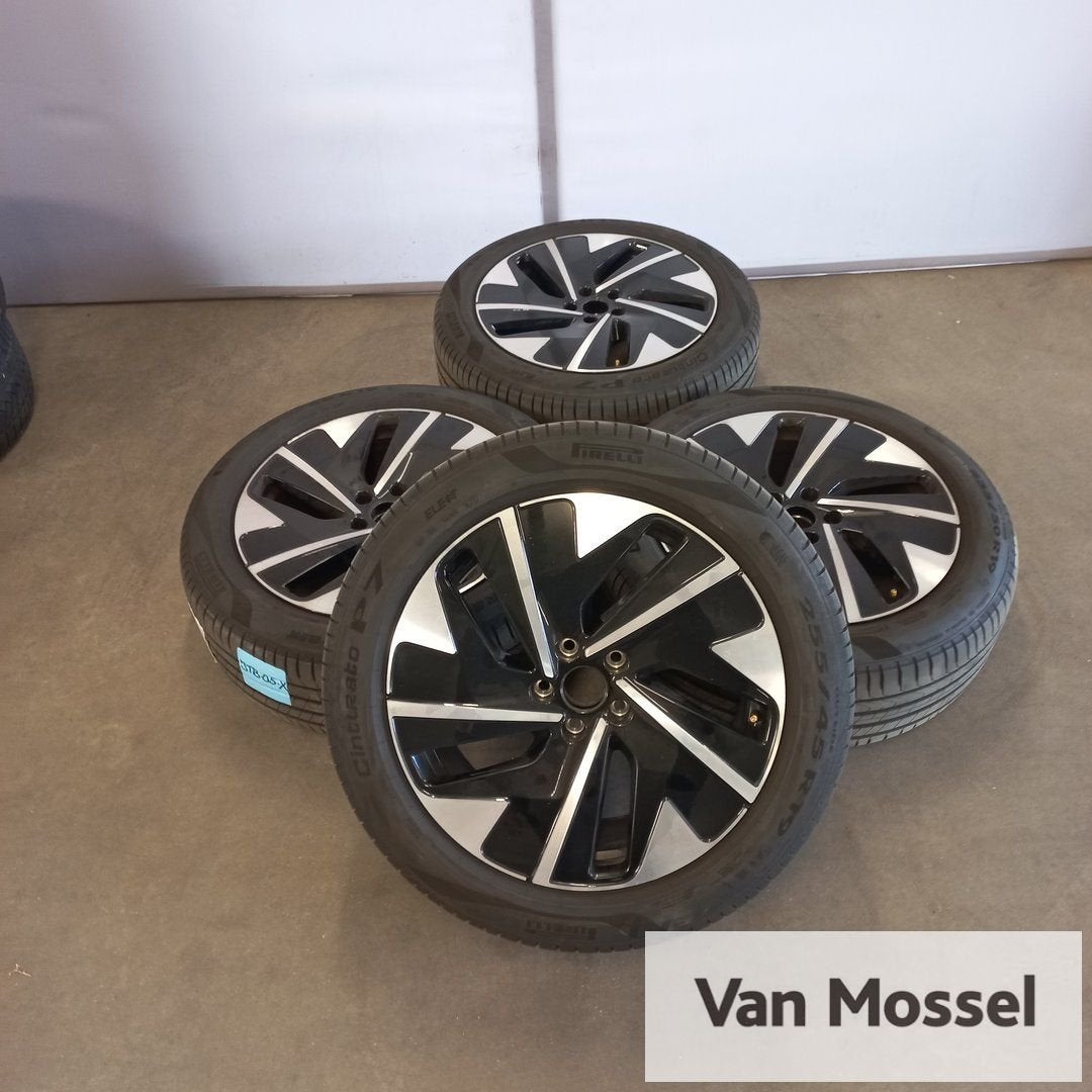 VW ID7 Pirelli Cinturato P7 235/50/R19 - 255/45/R19 99T, 19 inch, Gebruikt, -, -