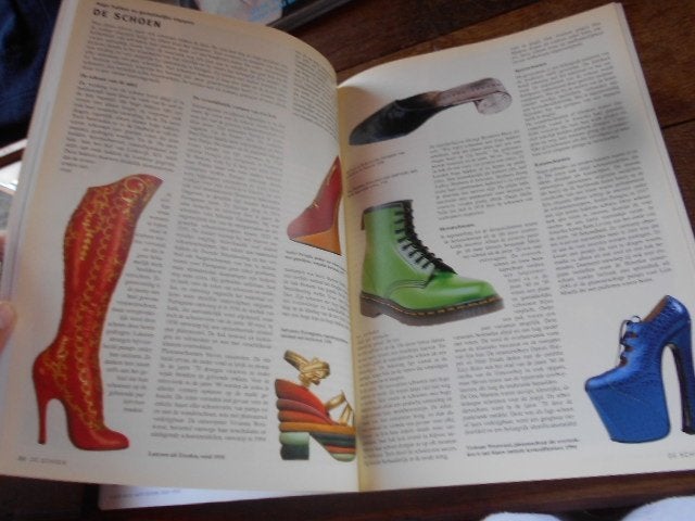geschiedenis van de mode, veel bv's, jimi, madonna, beatles, Ophalen of Verzenden, Zo goed als nieuw, Overige typen