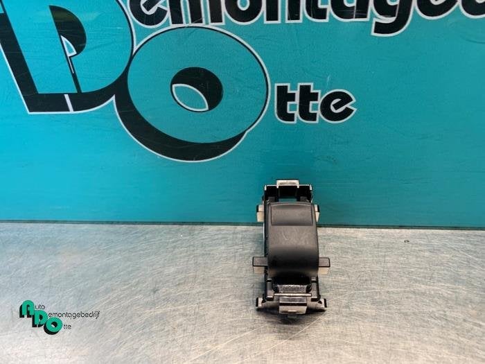 Commutateur vitre électrique d'un Peugeot 108 (108 14-), -, 3 mois de garantie, Utilisé, -