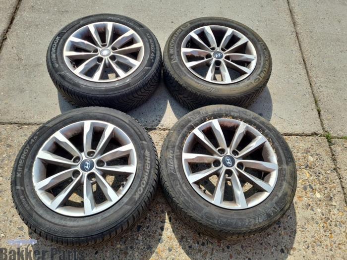 Sportvelgenset + winterbanden van een Hyundai I40, Auto-onderdelen, Banden en Velgen, Gebruikt, -, -, 3 maanden garantie