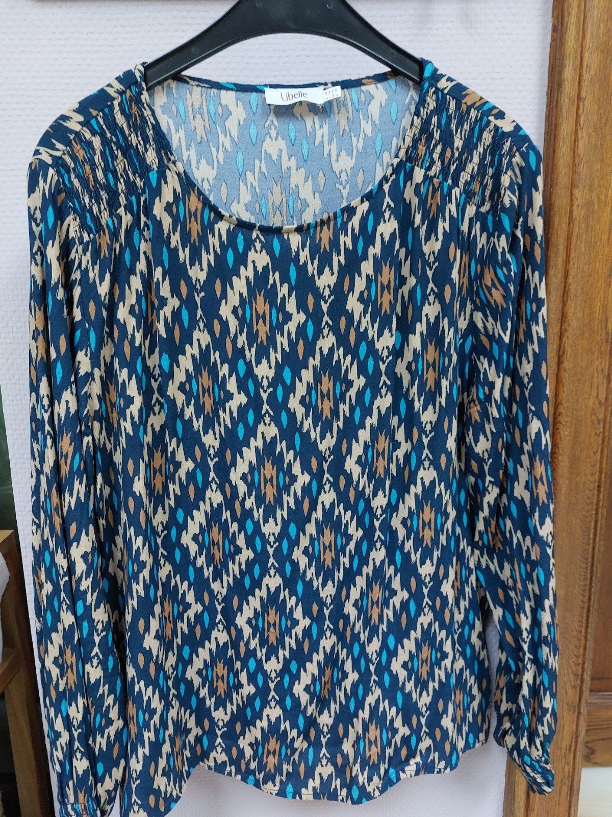 2 praktisch nieuwe blouses medium, Kleding | Dames, Ophalen