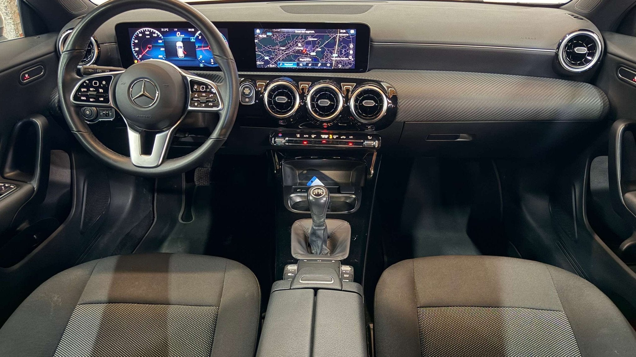 Mercedes-Benz CLA 180 d Garantie EURO 6d Prof Navi Widescree, Autos, Achat, Entreprise, Détection des panneaux routiers, Noir