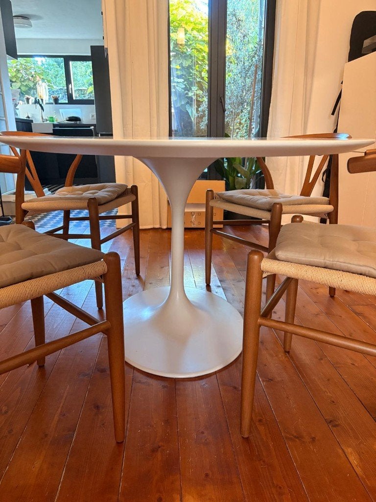 Tulip Ovale tafel + 6 Wishbone stoelen, Huis en Inrichting, Ophalen, Gebruikt, 100 tot 150 cm, Vijf personen of meer