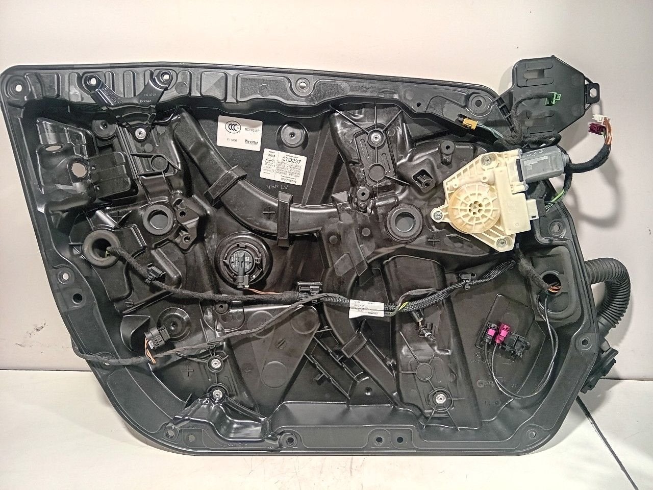 Raammechaniek elektrisch links voor Mercedes-Benz C-Klasse, Onderdelen@venauto.nl, Van der Ven Autorecycling B.V., Ettenseweg 76, 4706 PB Roosendaal, The Netherlands