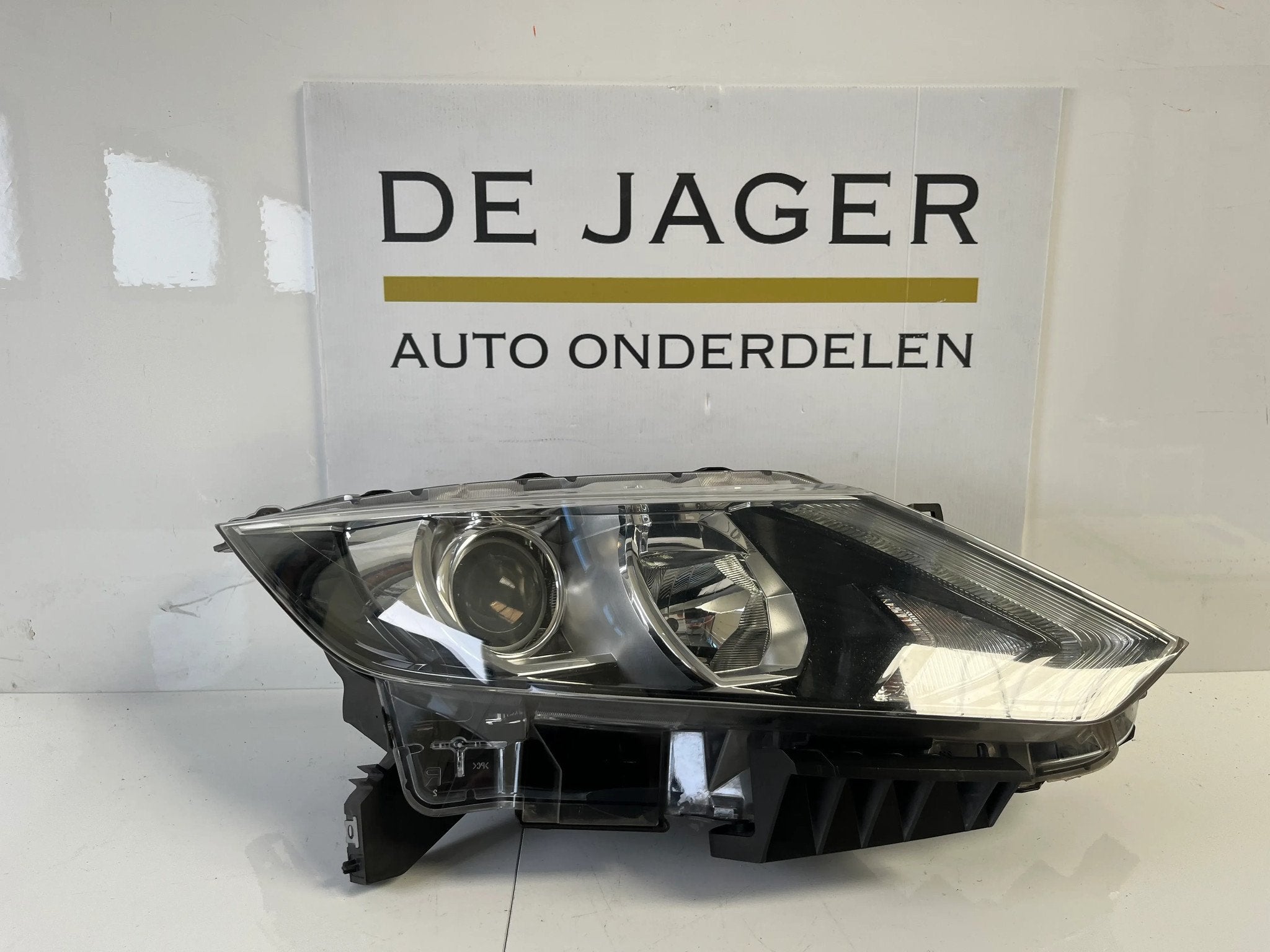 NISSAN QASHQAI J11 KOPLAMP LED RECHTS 100-18013 BESCHADIGD, Takashima 1-chome 1-1
220-8686  Yokohama, NISSAN_SR@mail.nissan.co.jp