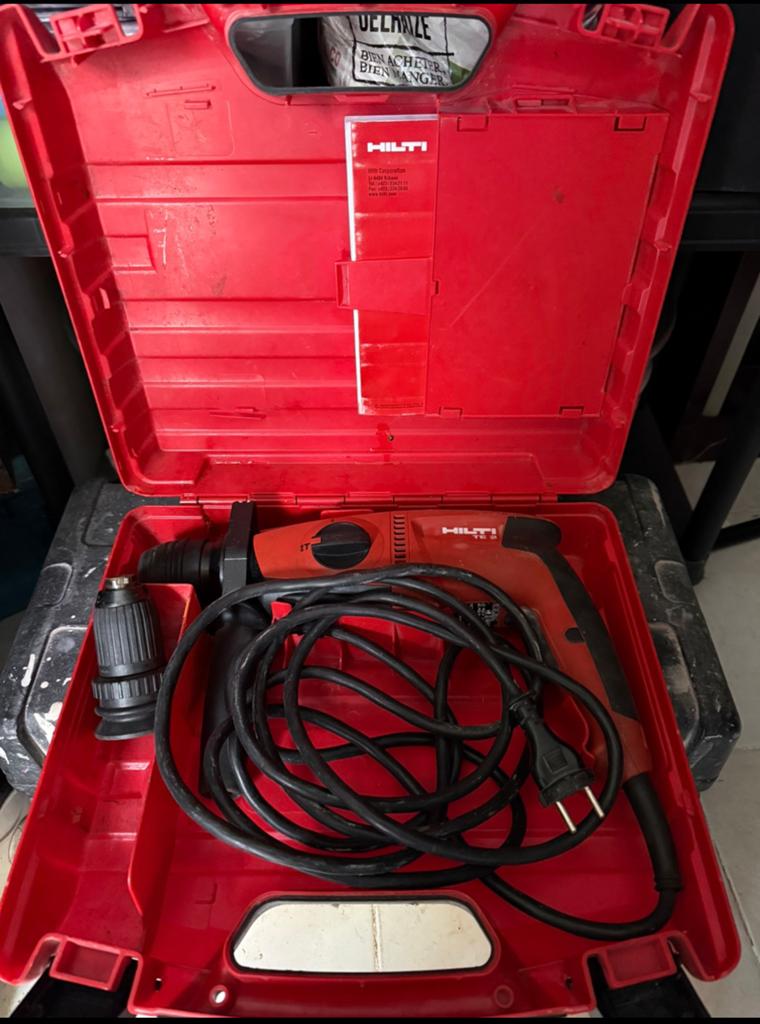 Hilti te 2, Doe-het-zelf en Bouw, Gereedschap | Boormachines, Zo goed als nieuw, Boormachine, Ophalen