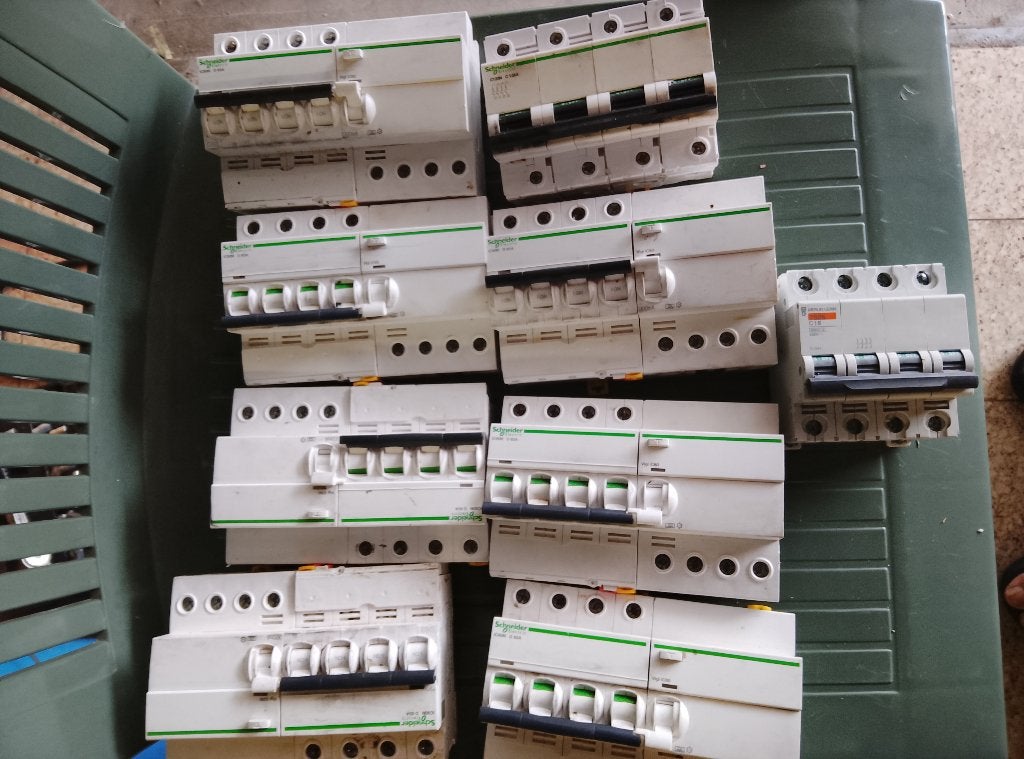 Conforme Automatische zekeringen woning (Schneider), Ophalen, Zo goed als nieuw, Schneider Electric, Overige typen