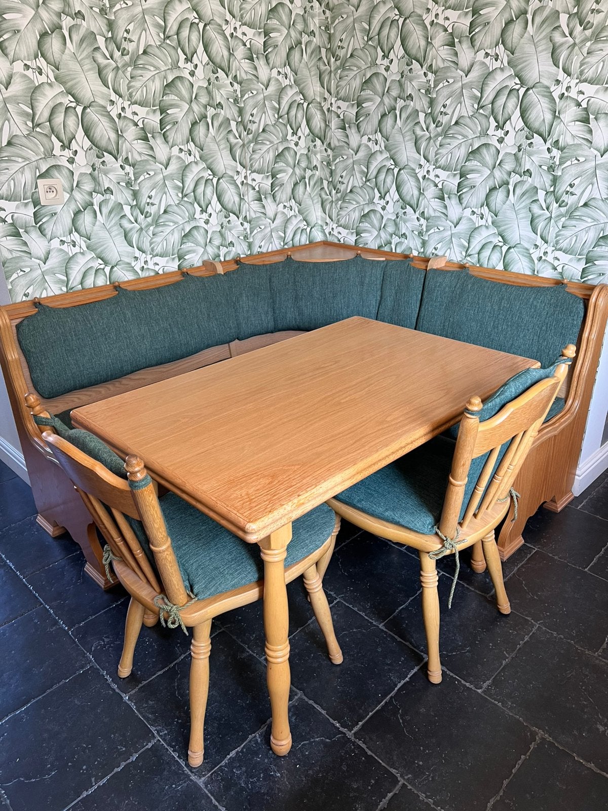 Keukentafel met bank en stoelen, Huis en Inrichting, Tafels | Eettafels, Ophalen, Gebruikt, Oostenrijks, Vier personen
