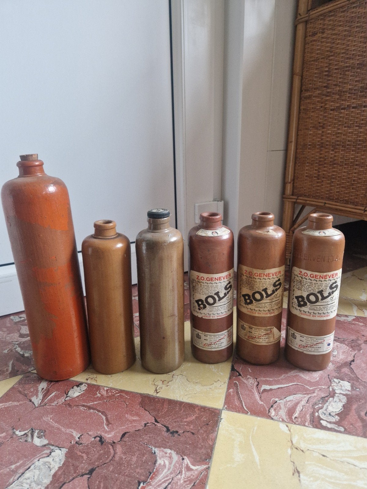 set van 6 antieke steengoed jeneverkruiken bols, Ophalen
