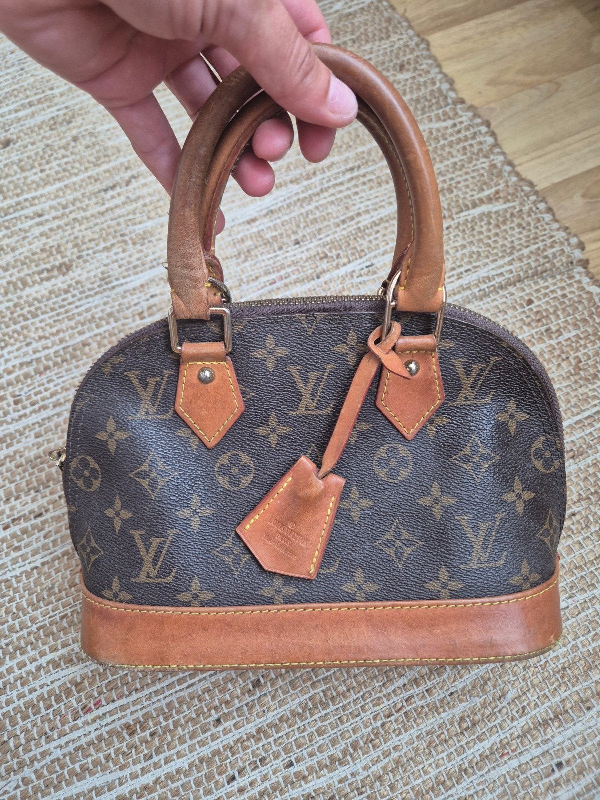 Louis Vuitton alma, Enlèvement