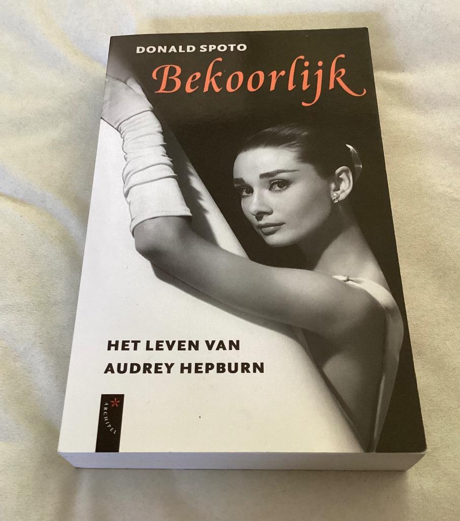 Bekoorlijk - Het Leven Van Audrey Hepburn, Enlèvement ou Envoi