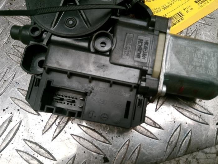 Moteur de vitre portière d'un Volkswagen Polo, Autos : Pièces & Accessoires, -, Volkswagen, -, 3 mois de garantie