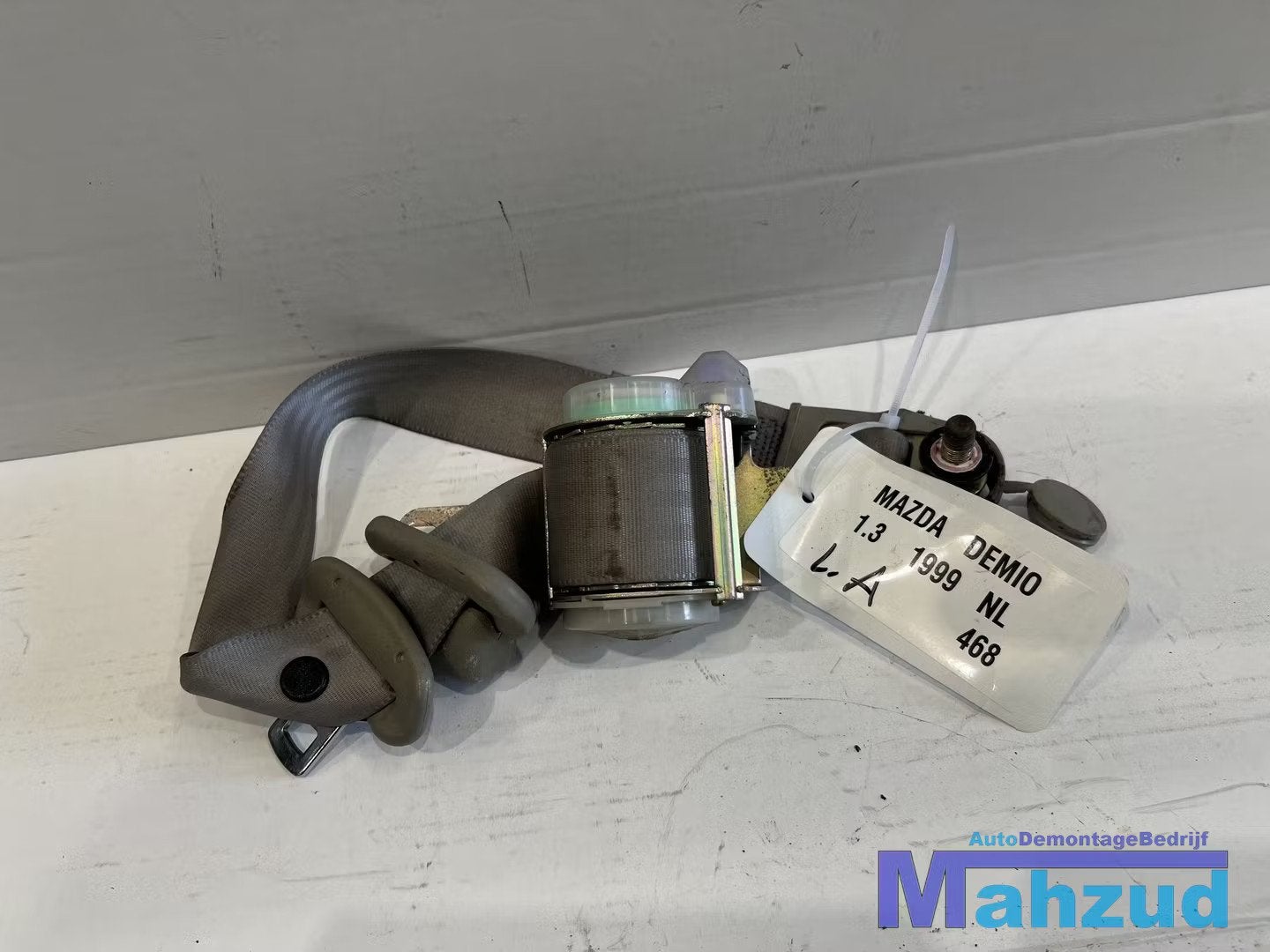 MAZDA DEMIO LINKS achter gordel 1996-2003, Shinchi, Fuchu-Cho 3-1
730-8670  Hiroshima, Mazda Motor Corporation, Info@mazda.co.jp