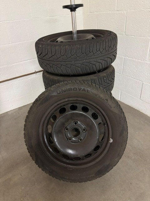Set 4 winterbanden Uniroyal 205/55 R16 H MS+, Auto-onderdelen, Ophalen, Gebruikt, 16 inch, Band(en)