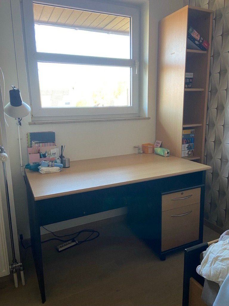Teak fineer bureau 140x80 cm met 2 laden op wieltjes, Huis en Inrichting, Ophalen, Zwart, Zo goed als nieuw, Computerbureau
