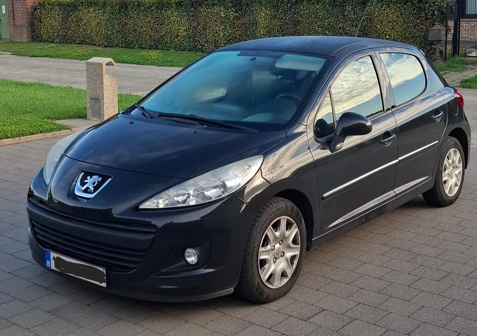 Peugeot 207, Euro 5, 1360 cc, Zwart, 4 cilinders