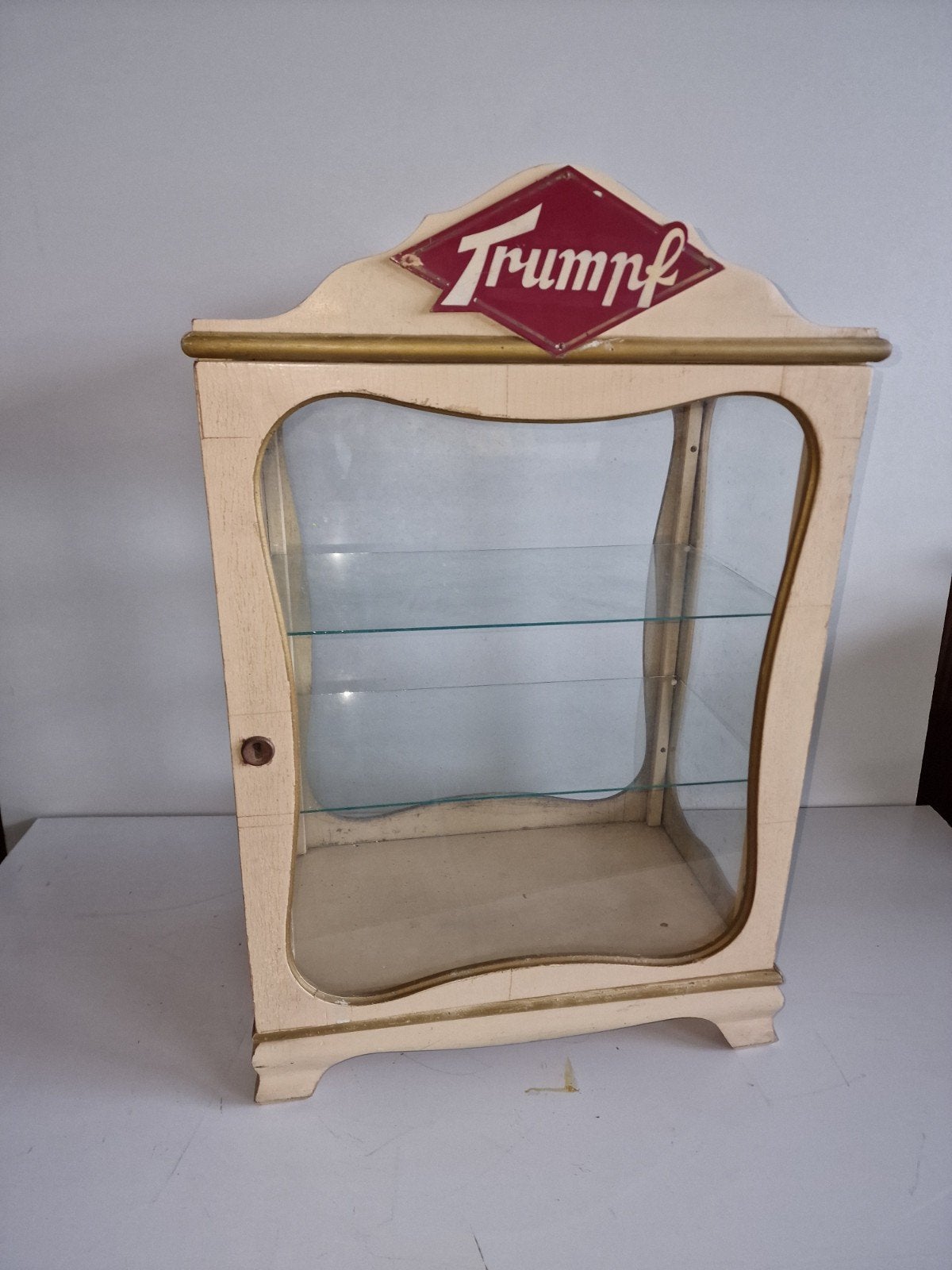 vitrine de comptoir Trumpf, Enlèvement