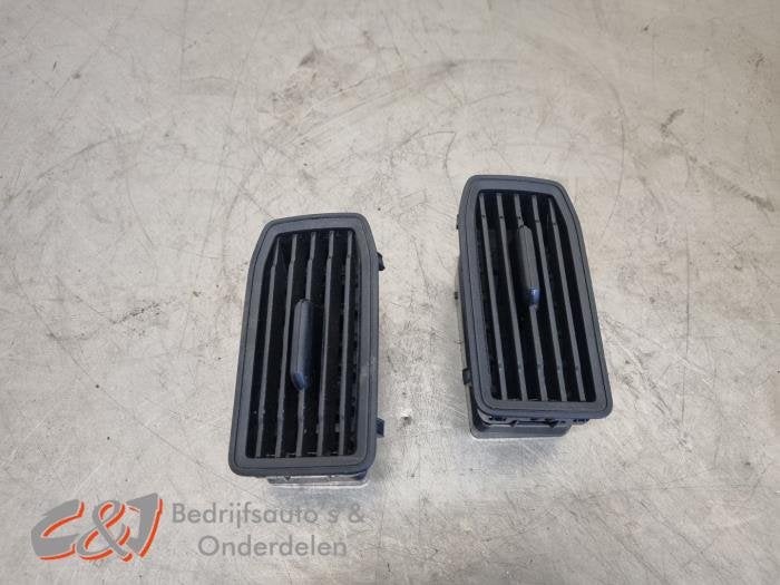 Grille aération tableau de bord d'un Volkswagen Caddy, Volkswagen, -, 3 mois de garantie, Utilisé