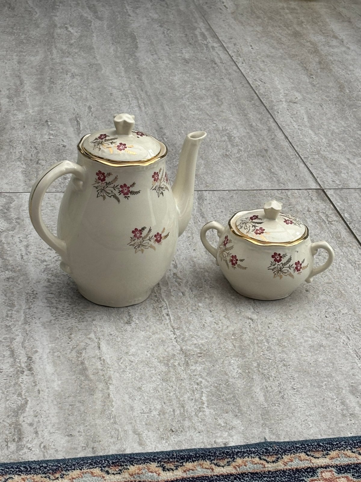 Cafetière et sucrier en faïence, Antiquités & Art, Enlèvement