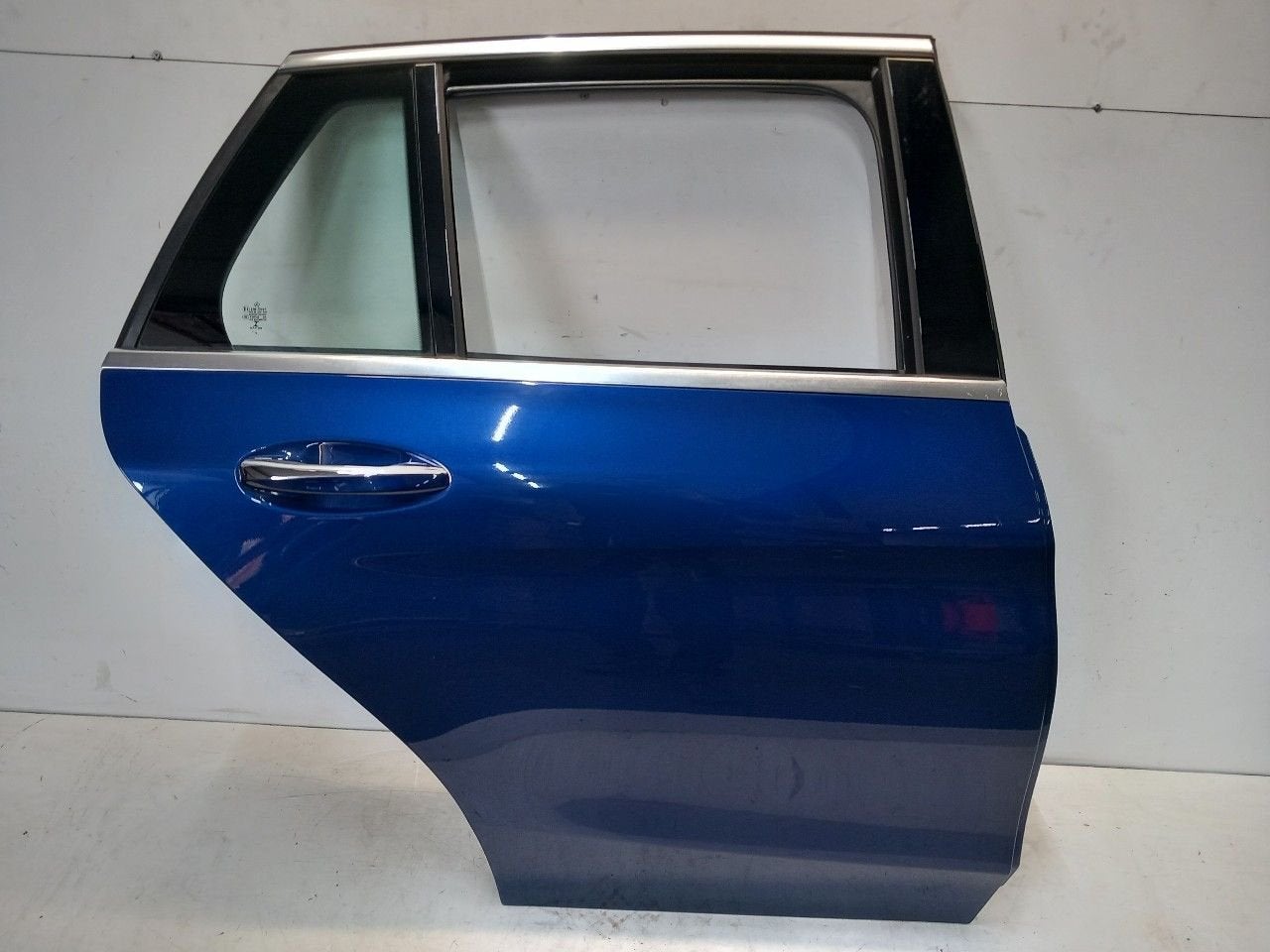 Portier rechts achter Mercedes-Benz C-Klasse, Onderdelen@venauto.nl, Van der Ven Autorecycling B.V., Ettenseweg 76, 4706 PB Roosendaal, The Netherlands