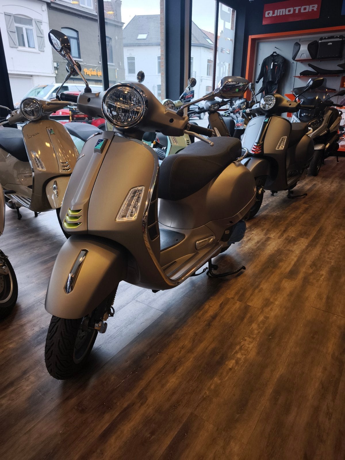 Vespa GTS 125 SUPER TECH NEUF PROMO, Fietsen en Brommers, Scooters | Vespa, Ophalen
