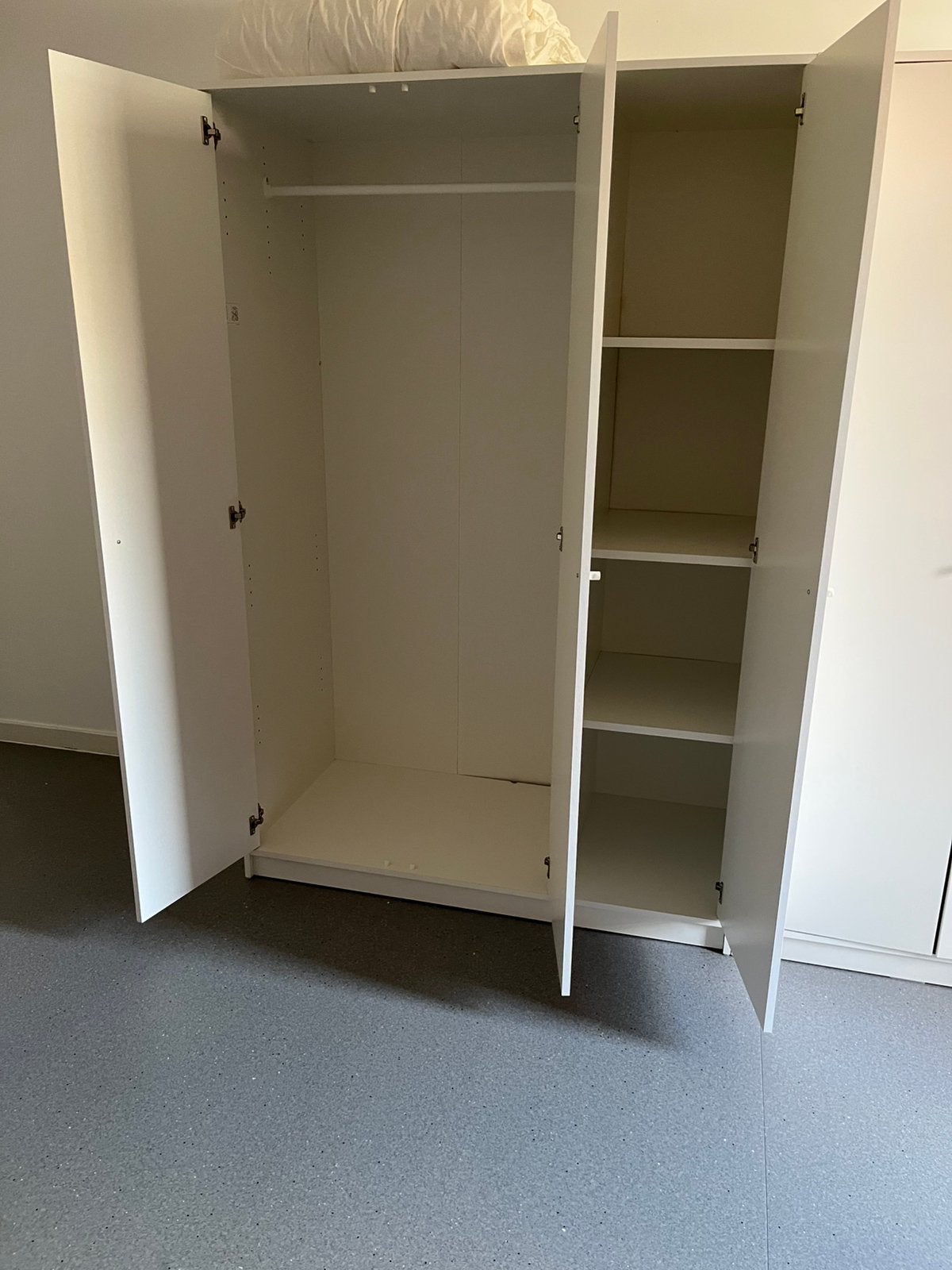 Ikea kleerkast x3, Ophalen, Zo goed als nieuw