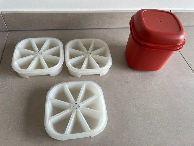Tupperware ijsblokjesmaker, Huis en Inrichting, Ophalen of Verzenden, Zo goed als nieuw, Rood, Overige typen