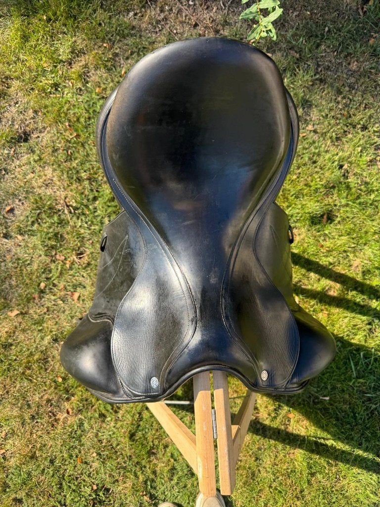 Selle de dressage equipe emporio, Animaux & Accessoires, Enlèvement ou Envoi, Utilisé, Dressage, L (17.5 pouces)