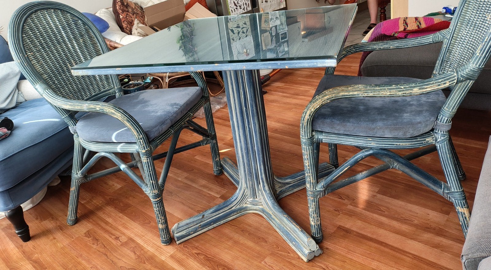 Blauwe bamboe rotan tafel inclusief 2 stoelen, Ophalen, Gebruikt, Vierkant
