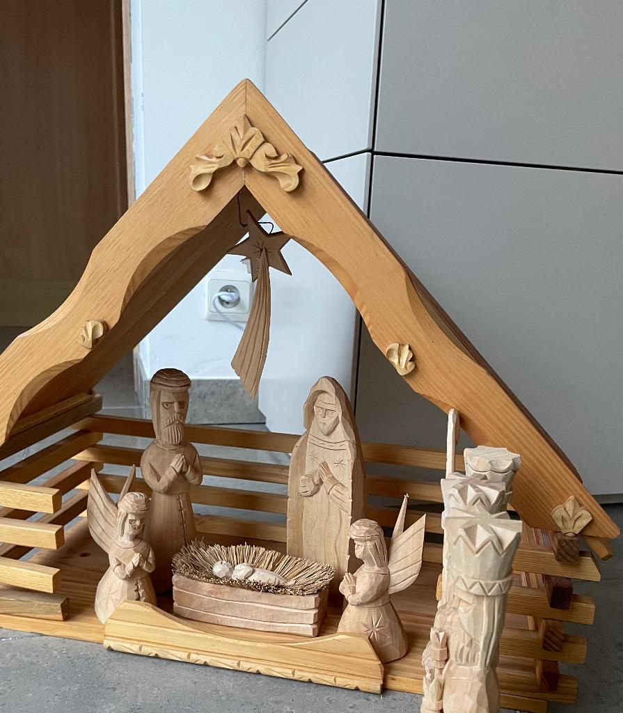 Originele kerststal in houtsnijwerk, Diversen, Ophalen, Zo goed als nieuw