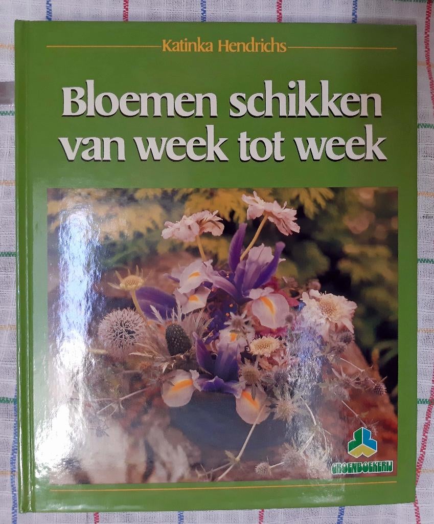 Boek “Bloemen schikken van week tot week”, Ophalen of Verzenden, Zo goed als nieuw