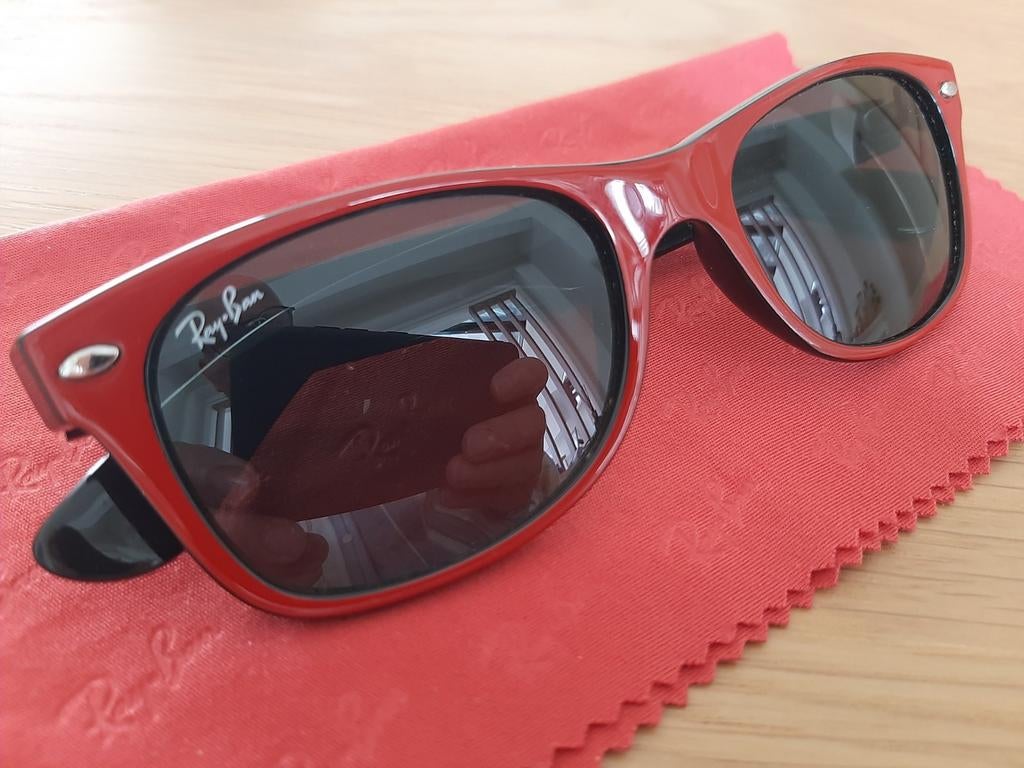 lunettes RAY BAN wayfarer rouge ,état neuf, Enlèvement ou Envoi, Comme neuf, Rouge, Lunettes
