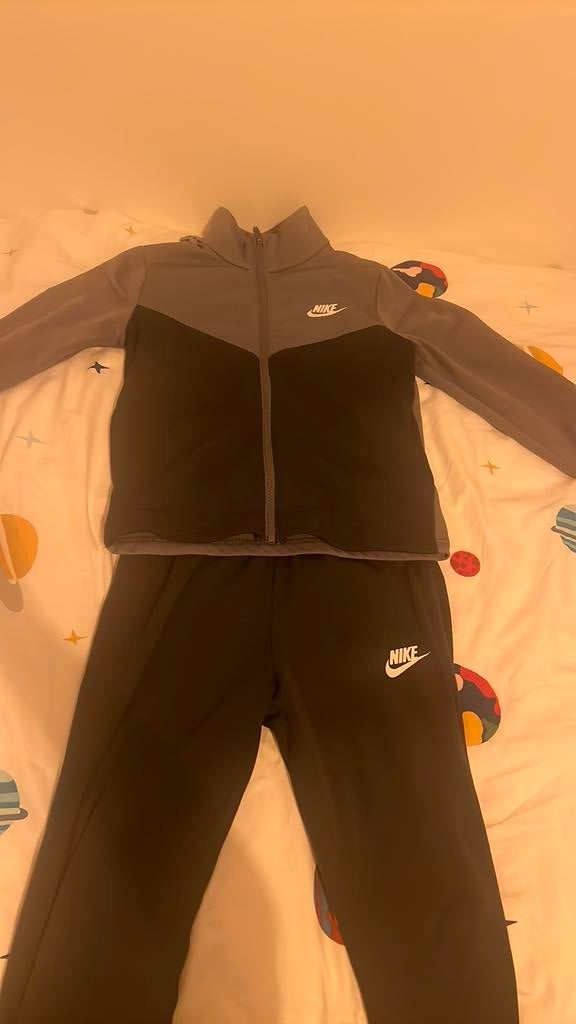 Ensemble Nike, Enlèvement ou Envoi, Comme neuf, Garçon ou Fille, Ensemble