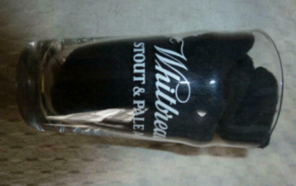 #F bier glas WHITBREAD - Stout & Pale Ale, Verzamelen, Glas en Drinkglazen, Ophalen of Verzenden, Nieuw, Bierglas