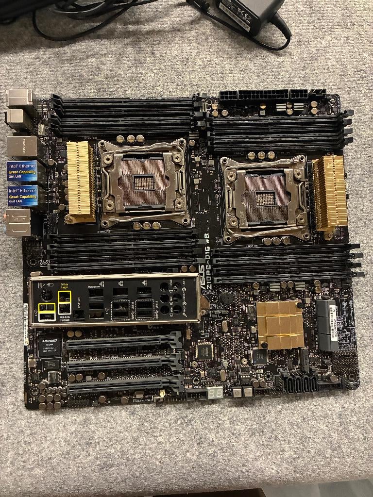 ASUS Z10PE-016, Computers en Software, Moederborden, Zo goed als nieuw, Overige typen, DDR4, Ophalen of Verzenden