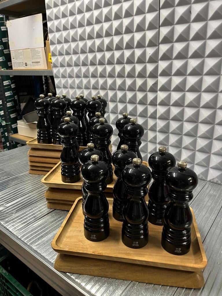 Set van 10 Peugeot-zoutmolens en 10 pepermolens, Ophalen