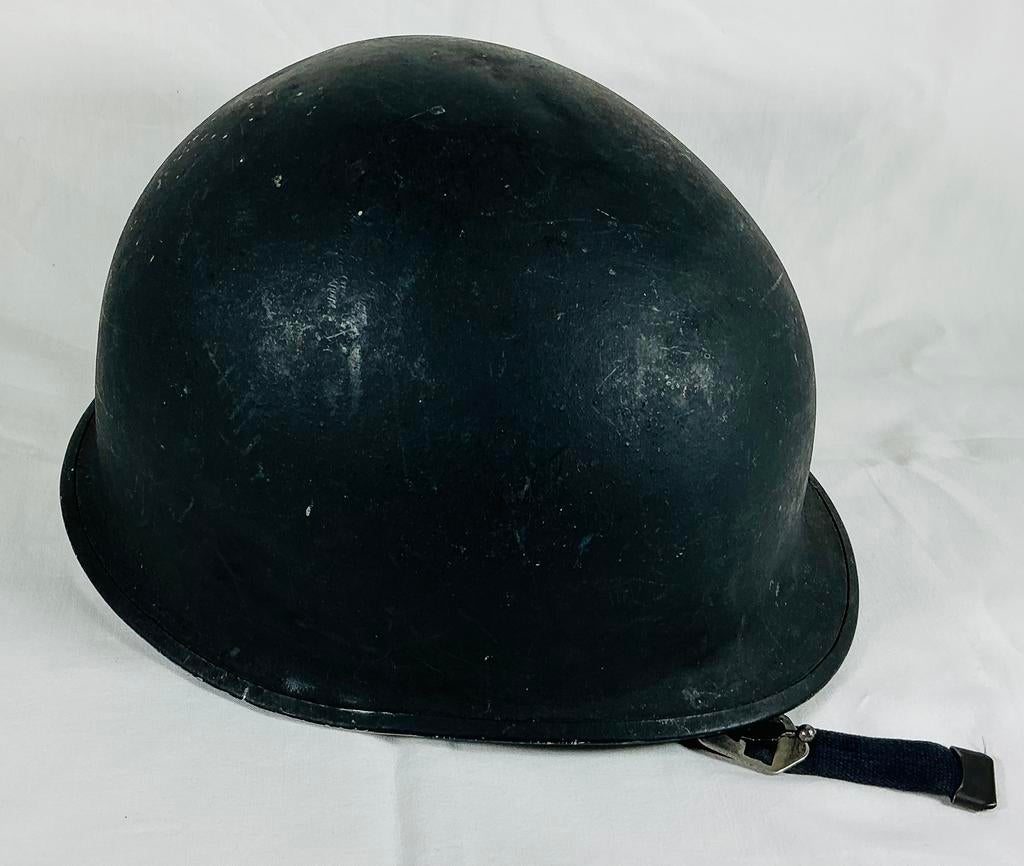 Casque manique militaire vintage métal de gendarmerie 1963, Collections, Rijkswacht, Enlèvement ou Envoi, Info@rijkswacht.com