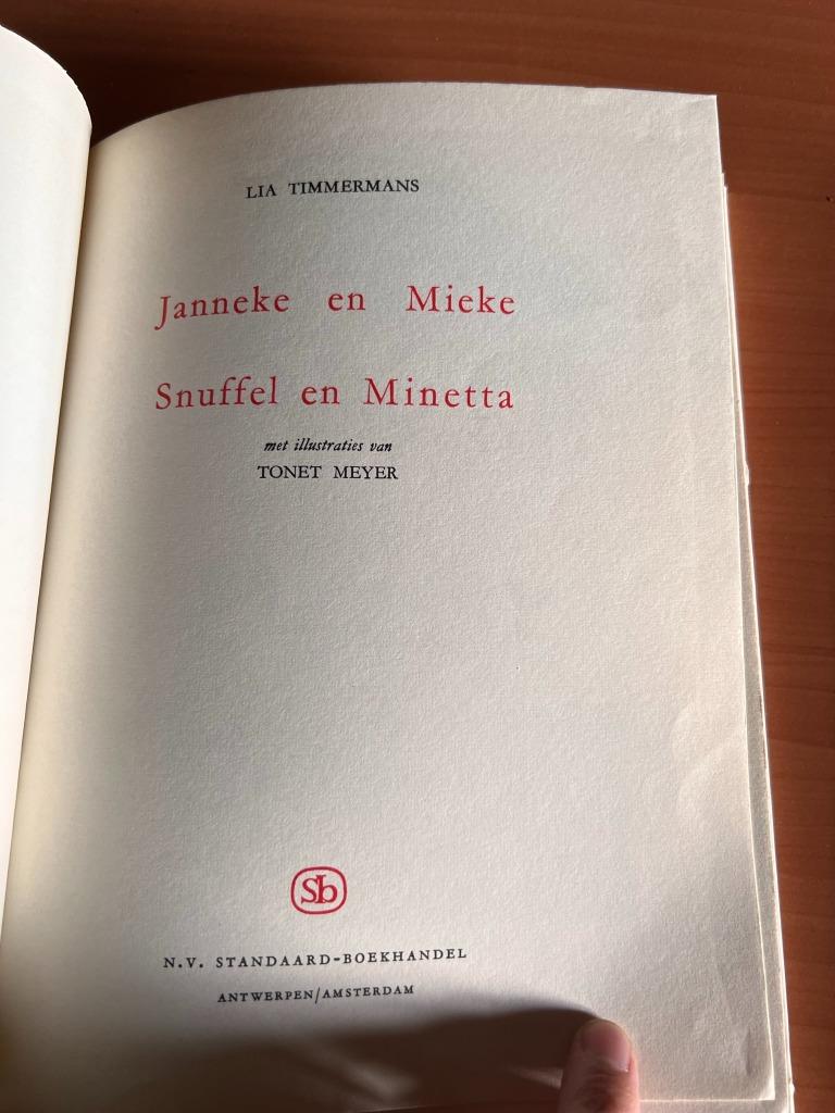 Gouden Bladzijden, naverteld door Lia Timmermans + Janneke E, Ophalen of Verzenden, Gelezen, Sprookjes