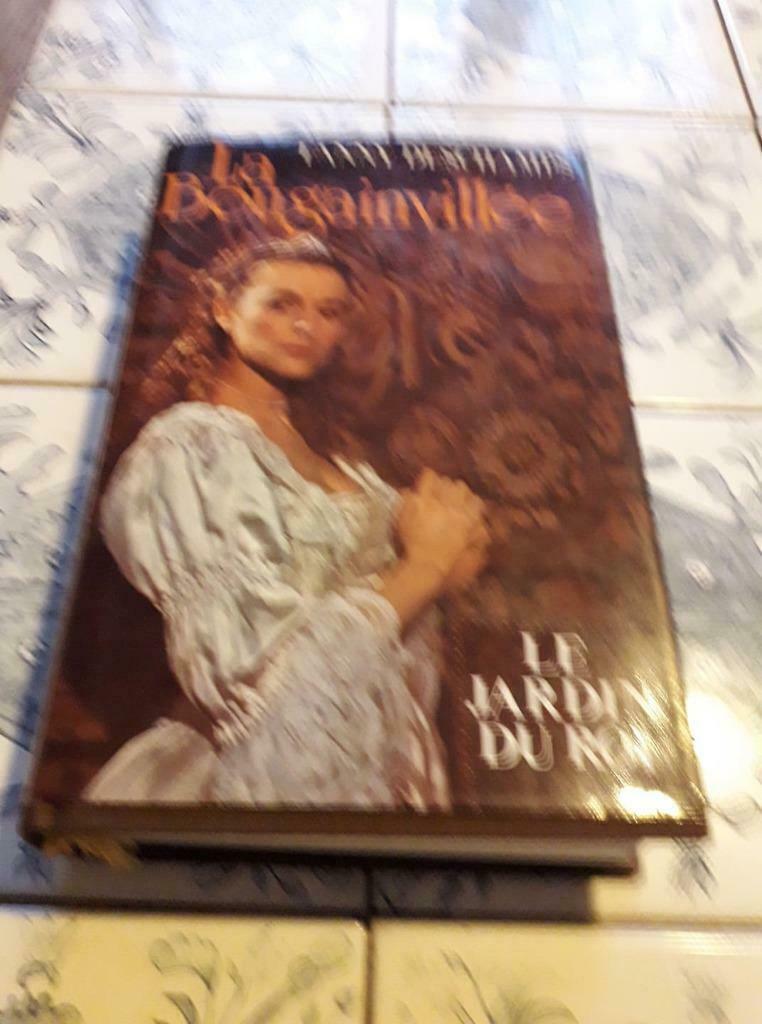 Livre LA BOUGAINVILLEE FANNY DESCHAMPS, Enlèvement ou Envoi, Comme neuf, FANNY DESCHAMPS