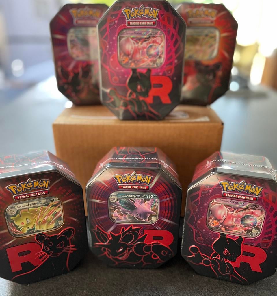 Pokémon Destined Rivals Tins - artset sealed 3 tins, Ophalen of Verzenden, Nieuw, Boosterbox, Foil