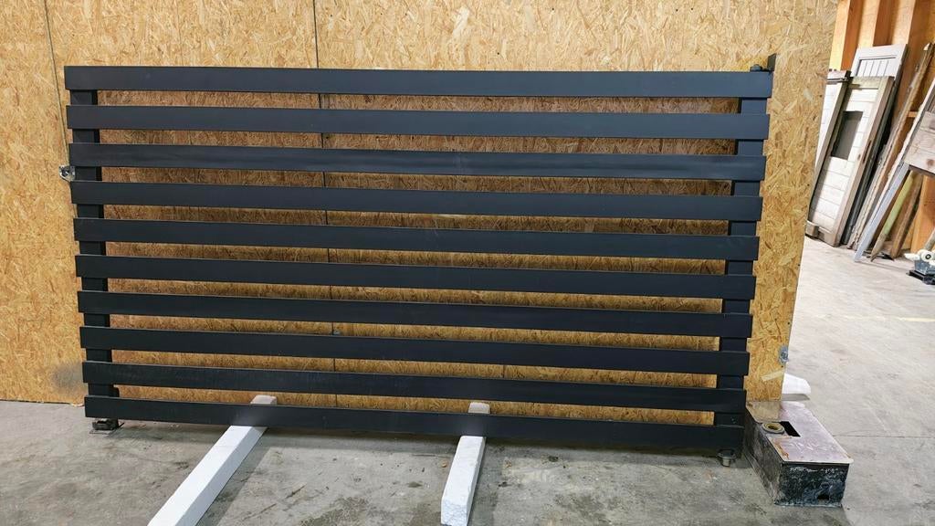 Enkele zwart aluminium vleugelpoort 2950b X 1600h incl motor, Tuin en Terras, Ophalen, Aluminium, Zo goed als nieuw, 150 tot 200 cm