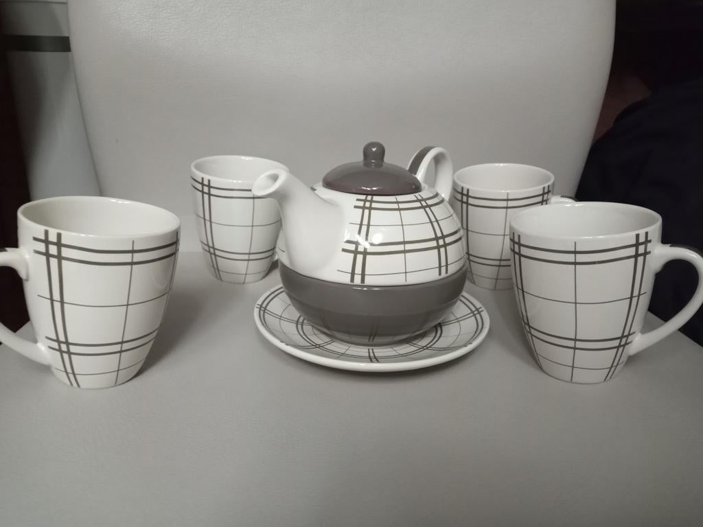 Nieuw modern theeservies in geschenkdoos, Huis en Inrichting, Ophalen, Nieuw