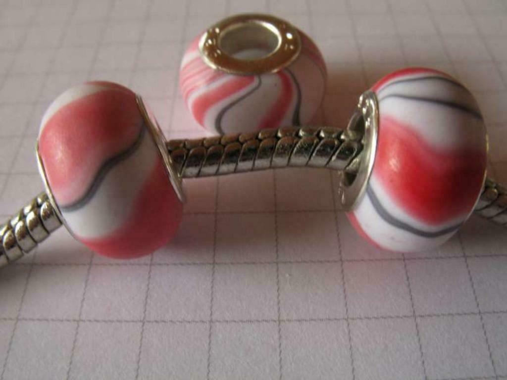 Bedel: wit, grijs, rood, Handtassen en Accessoires, Bedels, Overige merken, Overige materialen, Nieuw, Ophalen of Verzenden