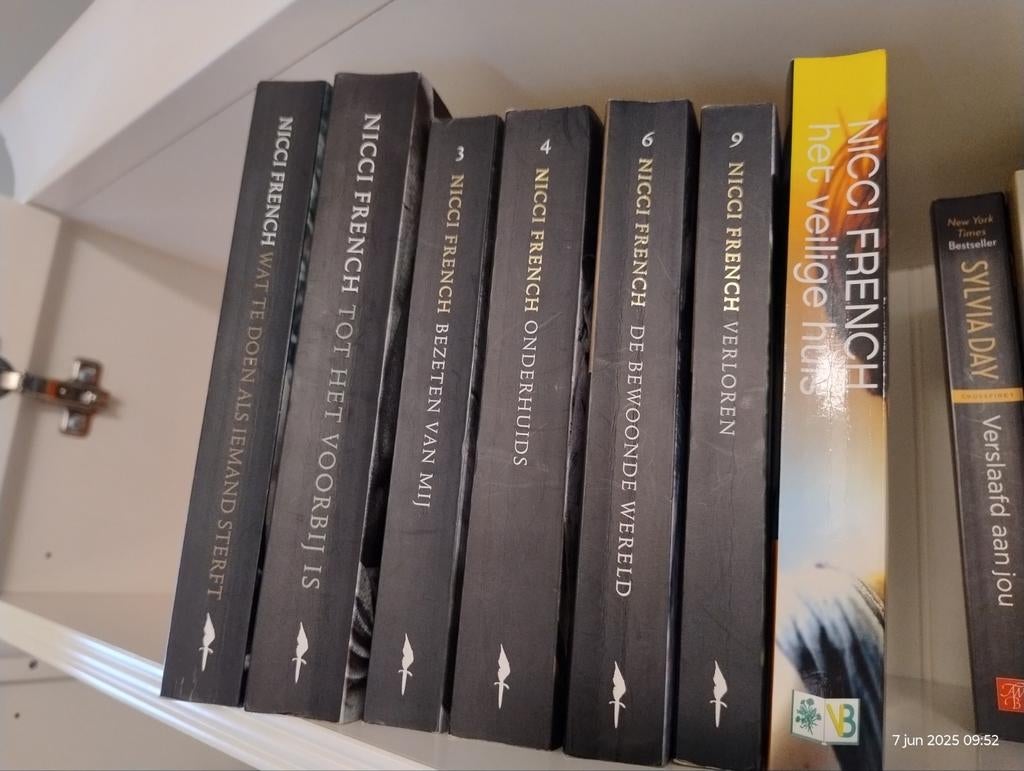 7 boeken Nicci French 15 euro voor alle boeken samen, Enlèvement ou Envoi, Comme neuf