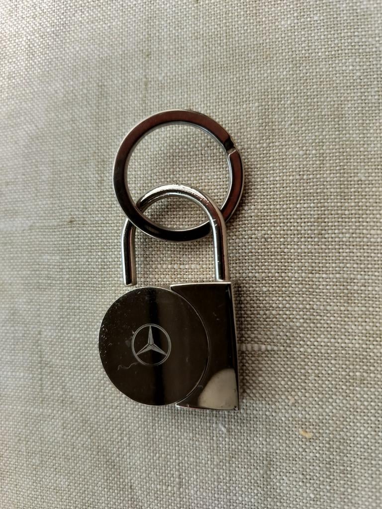Mercedes sleutelhanger, Verzamelen, Sleutelhangers, Ophalen of Verzenden, Zo goed als nieuw